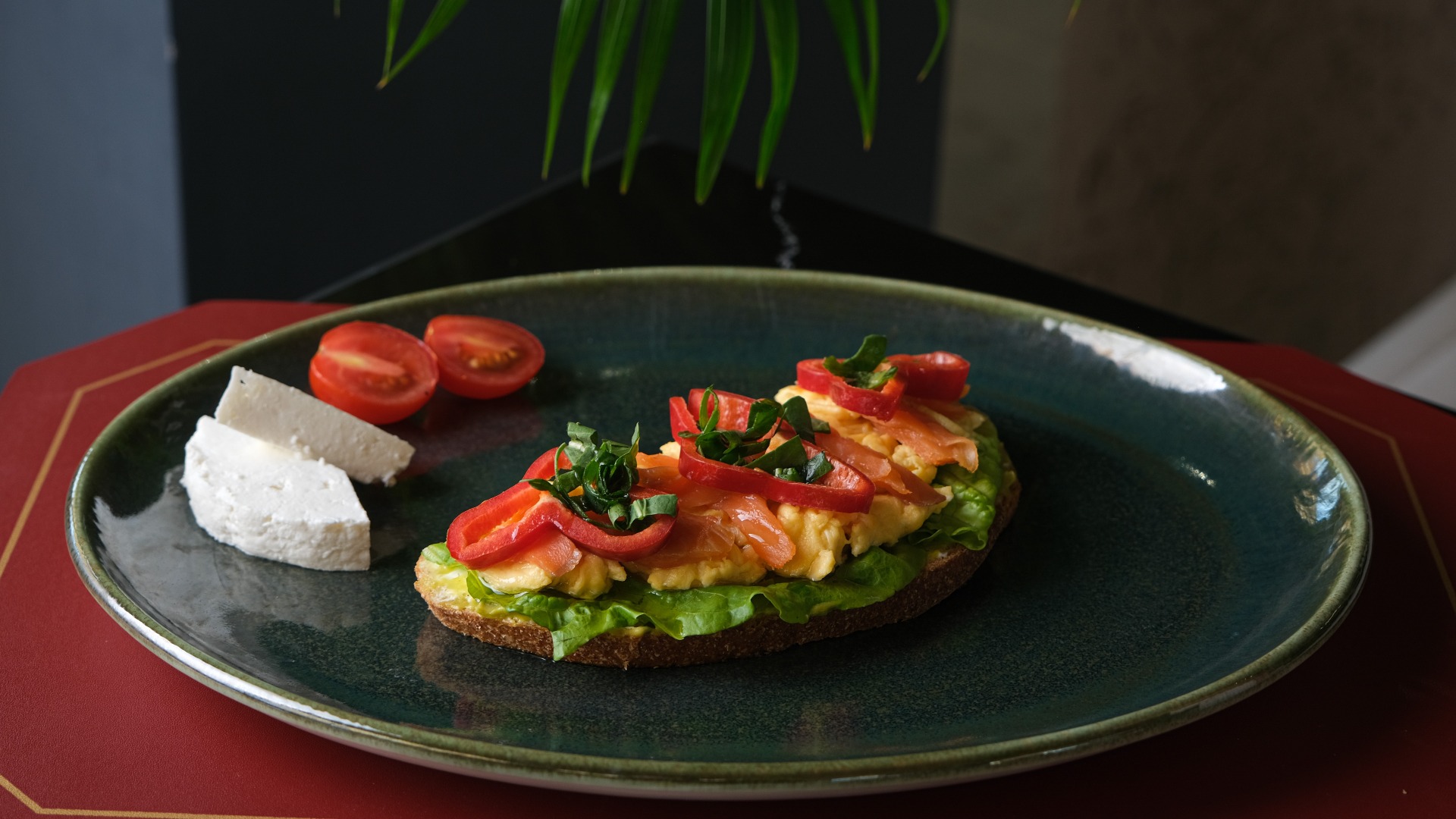 AVOKADOLU & YUMURTALI EKMEK