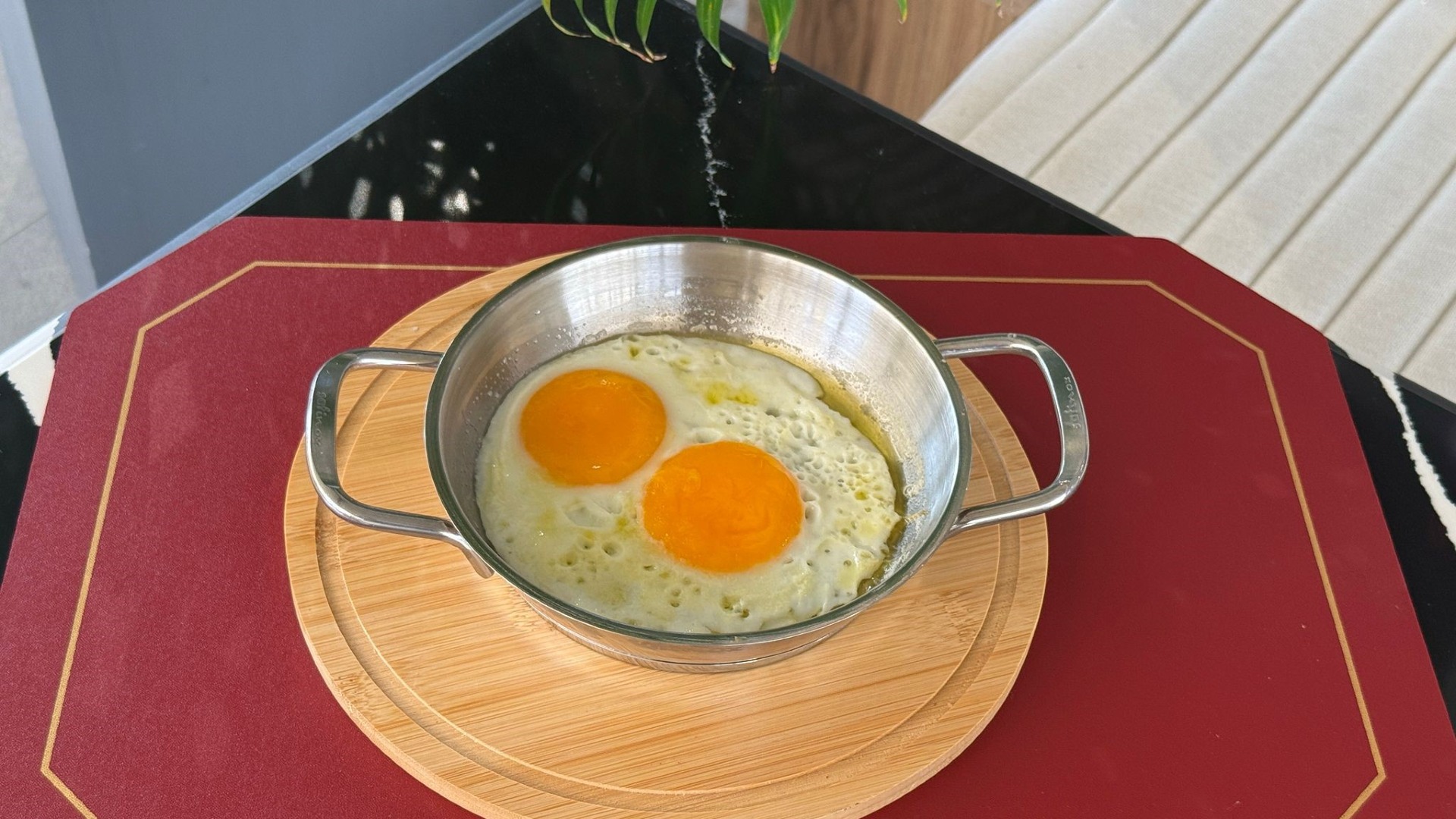 SAHANDA VEYA ÇIRPILMIŞ YUMURTA