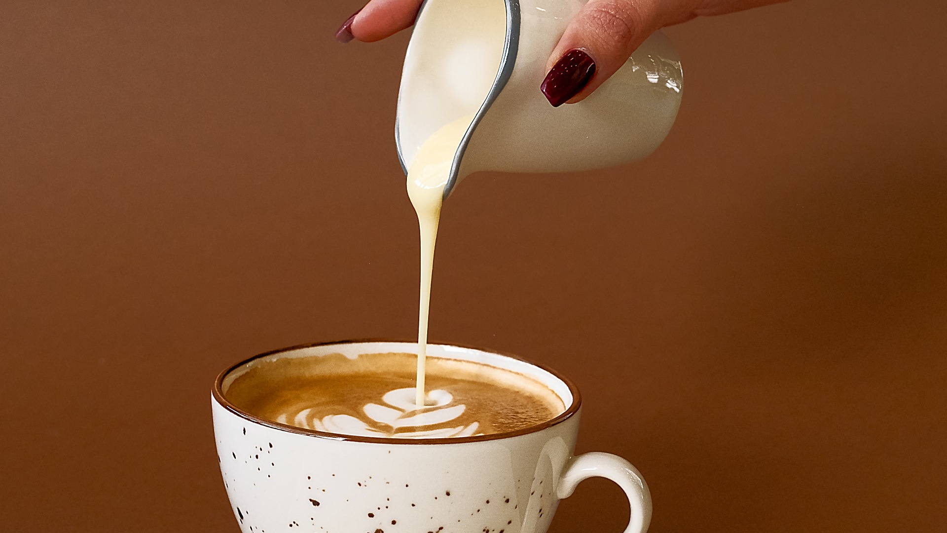 BİTKİSEL SÜTLER(YULAF SÜTÜ, BADEM SÜTÜ, LAKTOSSUZ SÜT)