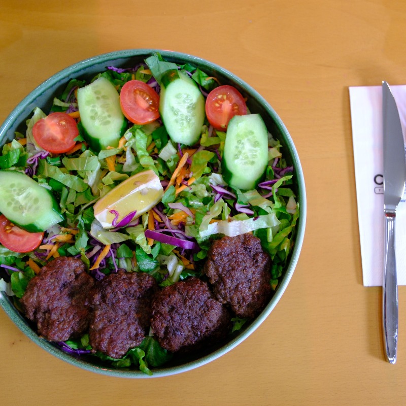 KÖFTELİ SALATA